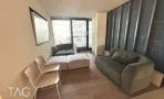 פינת ישיבה רכה במשרד להשכרה במגדל דה וינצי תל אביב