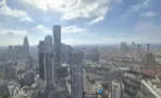 מבט מהחלון על קו הרקיע של גוש דן, ממשרד להשכרה 890 מ