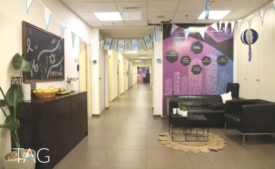 משרד להשכרה 1300 מר בבית מעוף