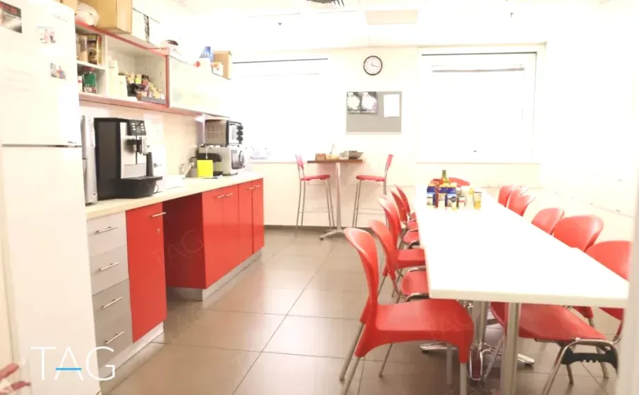 משרד להשכרה 1300 מר בבית מעוף