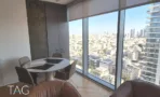 פינת ישיבות עם נוף פנורמי במגדל רוטשילד 22