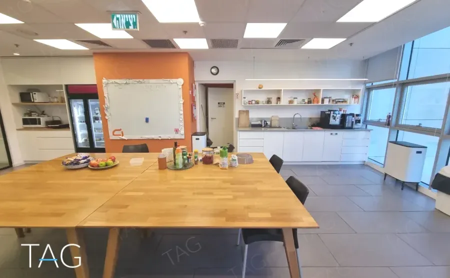 משרד להשכרה 1285 מר במגדלי אקרשטיין הרצליה