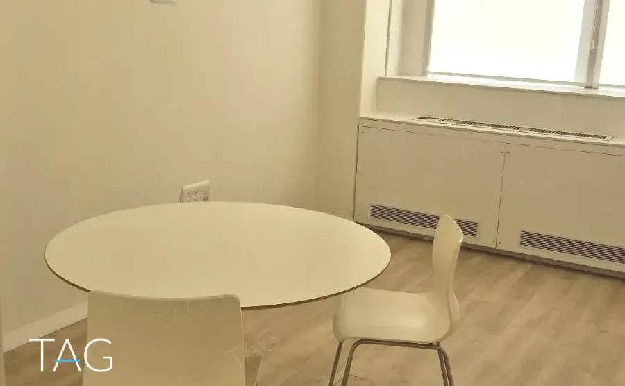 פינת ישיבה במשרד להשכרה 170 מ