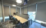 משרד להשכרה 650 מ״ר במגדלי הארבעה, חדר עבודה פינתי מול חלונות פנורמיים