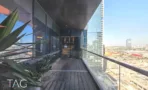 מרפסת מרוצפת עץ עם צמחייה בקומה הגבוהה של מגדל אלייד בבני ברק - תג נכסים