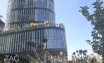 חזית מגדל בACRO BUSINESS CAMPUS עם קומות מעוגלות, מרפסות מגוננות ועצים בחזית - תג נכסים